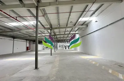 Warehouse - Studio - 2 Bathrooms for rent in RAS - Umm Ramool - Dubai