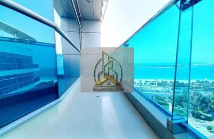 شقة - 3 غرف نوم - 5 حمامات للايجار في ابراج الساحل - شارع الكورنيش - أبوظبي