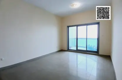 شقة - 2 غرف نوم - 4 حمامات للبيع في برج الكورنيش - طريق كورنيش عجمان - عجمان