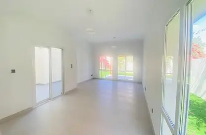 Villa - 4 Bedrooms - 5 Bathrooms for rent in Meadows 4 - Meadows - Dubai