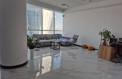 مكتب - استوديو للايجار في B2B  برج - الخليج التجاري - دبي