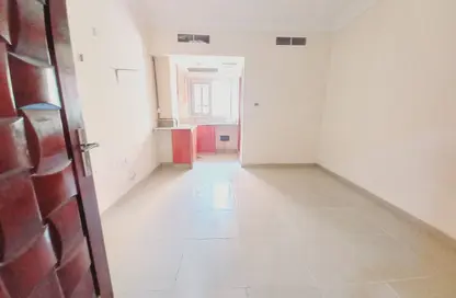 شقة - 1 حمام للايجار في طريق فاير ستاشن - مويلح - الشارقة