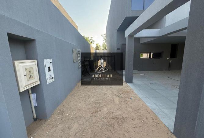 16010000 - Property Image 3