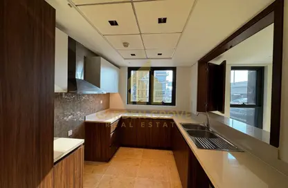 عمارة بالكامل - 3 غرف نوم - 5 حمامات للايجار في أوشا 1 - كورنيش ديرة - ديرة - دبي
