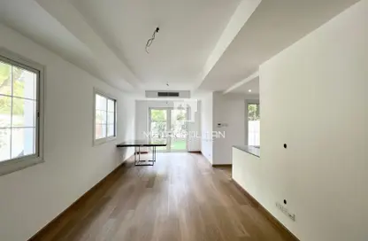 فيلا - 2 غرف نوم - 3 حمامات للايجار في الينابيع 12 - الينابيع - دبي فيلا - 2 غرف نوم - 3 حمامات للايجار في الينابيع 12 - الينابيع - دبي