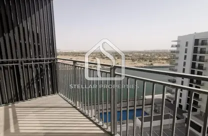 Balcony image for: Apartment - 1 Bedroom - 1 Bathroom for sale in Waters Edge - Yas Island - Abu Dhabi, Image 1