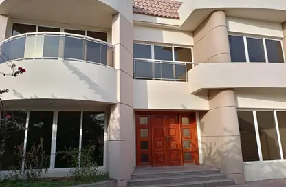 Villa - 4 Bedrooms - 5 Bathrooms for rent in Jumeirah 1 Villas - Jumeirah 1 - Jumeirah - Dubai