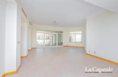 Apartment - 3 Bedrooms - 3 Bathrooms for rent in Al Msalli - Shoreline Apartments - Palm Jumeirah - Dubai