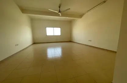 Apartment - 1 Bathroom for rent in Al Aweer 1 - Al Aweer - Dubai