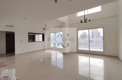 Apartment - 2 Bedrooms - 3 Bathrooms for rent in Royal JVC Building - Jumeirah Village Circle - Dubai