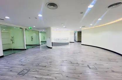 مكتب - استوديو - 4 حمامات للايجار في ون باي امنيات - الخليج التجاري - دبي