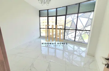 شقة - 2 غرف نوم - 3 حمامات للايجار في يو أو إس - تجارية مويلح - الشارقة شقة - 2 غرف نوم - 3 حمامات للايجار في يو أو إس - تجارية مويلح - الشارقة