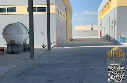 مستودع - استوديو - 8 حمامات للبيع في أم الثعوب - أم القيوين