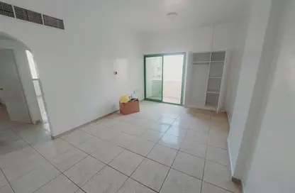 شقة - غرفة نوم - 2 حمامات للايجار في المجرة - الشرق - الشارقة