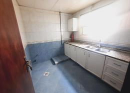 صورةمطبخ لـ: Studio - 1 حمام للكراء في طريق فاير ستاشن - مويلح - الشارقة, صورة 1