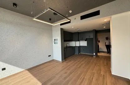 شقة - غرفة نوم - 1 حمام للبيع في لوكي ريزيدنس - منطقة 14 - قرية الجميرا سركل - دبي