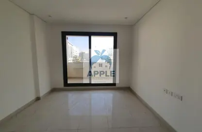 شقة - غرفة نوم - 2 حمامات للايجار في الزاهية - تجارية مويلح - الشارقة