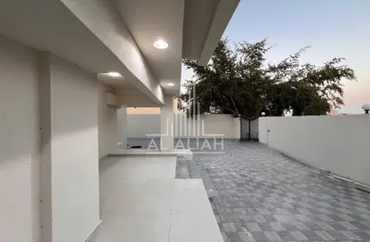 Villa - 3 Bedrooms - 4 Bathrooms for rent in Mina Road - Tourist Club Area - Abu Dhabi