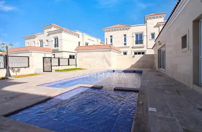 Villa - 5 Bedrooms - 6 Bathrooms for rent in Jumeirah 1 Villas - Jumeirah 1 - Jumeirah - Dubai