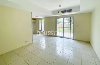 فيلا - 2 غرف نوم - 2 حمامات للبيع في الينابيع 2 - الينابيع - دبي