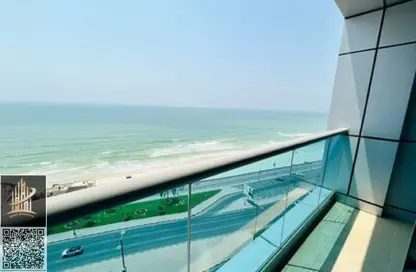 شقة - 2 غرف نوم - 3 حمامات للبيع في طريق كورنيش عجمان - عجمان