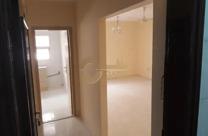 شقة - 2 غرف نوم - 2 حمامات للايجار في بناية شيخ حمدان - الكرامة - دبي