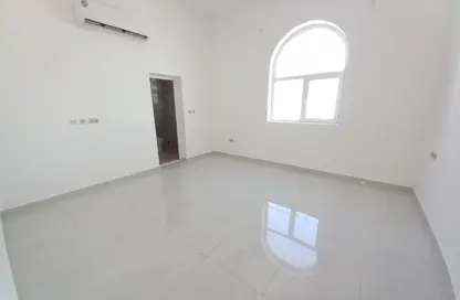 شقة - 4 غرف نوم - 4 حمامات للايجار في مدينة الرياض - أبوظبي