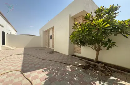 Apartment - 2 Bedrooms - 2 Bathrooms for rent in Al Zaafaran - Al Khabisi - Al Ain