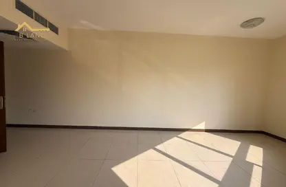 شقة - 2 غرف نوم - 2 حمامات للايجار في بناية المحطة - المحطة - القاسمية - الشارقة شقة - 2 غرف نوم - 2 حمامات للايجار في بناية المحطة - المحطة - القاسمية - الشارقة