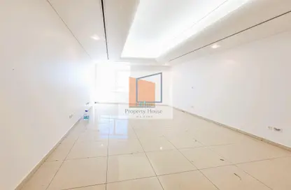 Empty Room image for: Apartment - 2 Bedrooms - 4 Bathrooms for rent in Crescent Tower 2 - Crescent Towers - Al Khalidiya - Abu Dhabi, Image 1