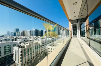 شقة - 3 غرف نوم - 4 حمامات للايجار في يونايتد سكوير - الخالدية - أبوظبي