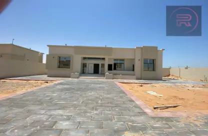 فيلا - 2 غرف نوم - 4 حمامات للايجار في الرفاع - رأس الخيمة
