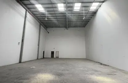 Warehouse - Studio - 3 Bathrooms for rent in Umm Al Thuoob - Umm Al Quwain