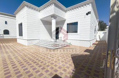 Villa - 2 Bedrooms - 3 Bathrooms for rent in Ramlat Zakher - Zakher - Al Ain