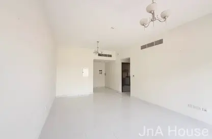 شقة - 2 غرف نوم - 2 حمامات للايجار في مجمع دبي ريزيدنس - دبي