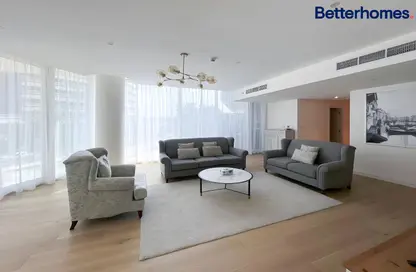 Living Room image for: Apartment - 3 Bedrooms - 4 Bathrooms for rent in Mamsha Al Saadiyat - Saadiyat Cultural District - Saadiyat Island - Abu Dhabi, Image 1