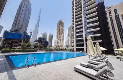 صورة لـ حوض سباحة شقة - 2 غرف نوم - 3 حمامات للبيع في بوليفارد كريسنت 1 - بوليفارد كريسنت - دبي وسط المدينة - دبي ، صورة رقم 1