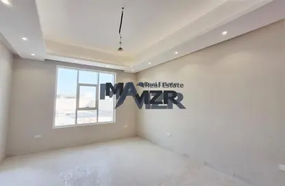 Villa - 5 Bedrooms - 7 Bathrooms for rent in Madinat Zayed (Bida Zayed) - Abu Dhabi
