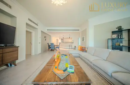 Apartment - 3 Bedrooms - 4 Bathrooms for rent in Al Basri - Shoreline Apartments - Palm Jumeirah - Dubai