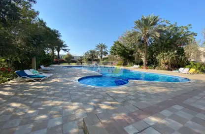 صورة لـ حوض سباحة فيلا - 3 غرف نوم - 4 حمامات للايجار في أم سقيم 2 - أم سقيم - دبي ، صورة رقم 1