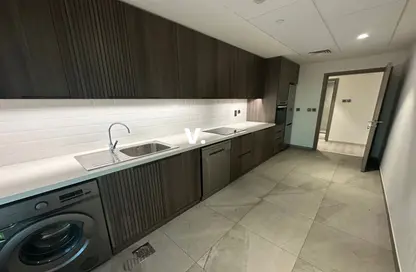 Apartment - 3 Bedrooms - 3 Bathrooms for rent in Al Manal Tower - Sheikh Zayed Road - Dubai