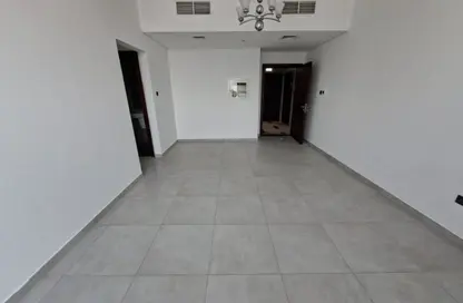Apartment - 1 Bedroom - 2 Bathrooms for rent in Jumeirah Garden City - Al Satwa - Dubai