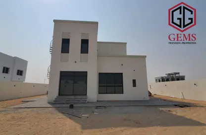 Villa - 3 Bedrooms - 4 Bathrooms for rent in Al Aweer 1 - Al Aweer - Dubai