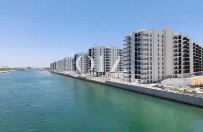 Water View image for: Apartment - 1 Bedroom - 2 Bathrooms for sale in Waters Edge - Yas Island - Abu Dhabi, Image 1