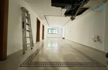 مكتب - استوديو - 2 حمامات للايجار في عود ميثاء - بر دبي - دبي
