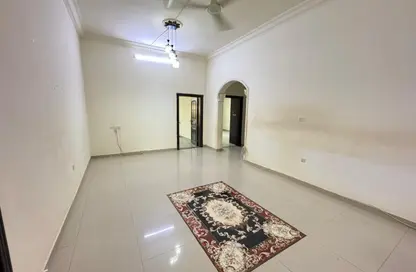 نصف طابق - 4 غرف نوم - 3 حمامات للايجار في 2 المويهات - المويهات - عجمان