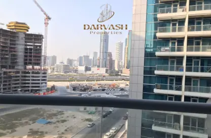 شقة - غرفة نوم - 2 حمامات للايجار في برج الكريكت - مدينة دبي الرياضية - دبي