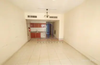 Empty Room image for: Apartment - 1 Bathroom for rent in Muwaileh 29 Building - Muwaileh - Sharjah, Image 1