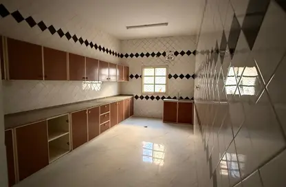 Apartment - 4 Bedrooms - 4 Bathrooms for rent in Al Faseel - Fujairah Apartment - 4 Bedrooms - 4 Bathrooms for rent in Al Faseel - Fujairah