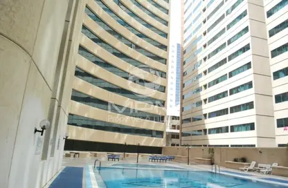 صورة لـ حوض سباحة شقة - 4 غرف نوم - 5 حمامات للايجار في برج الخبيرة - الخالدية - أبوظبي ، صورة رقم 1